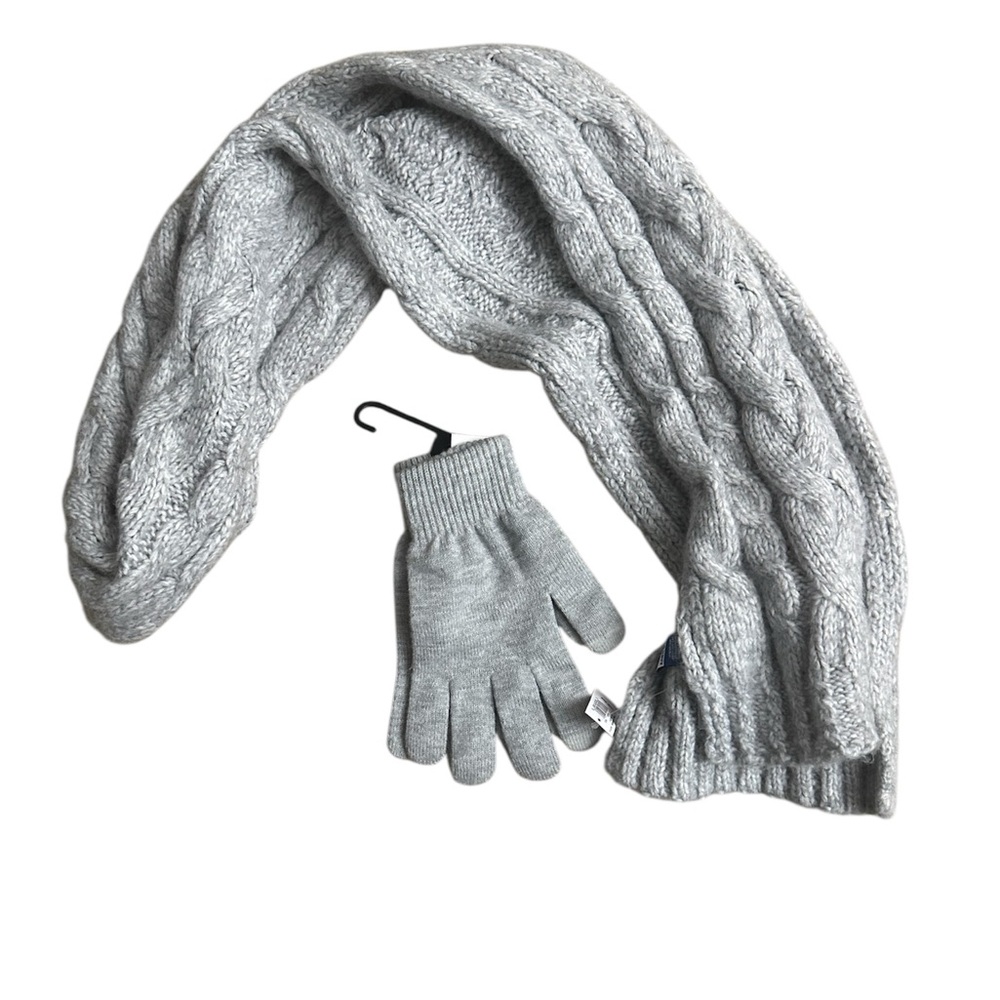 NWT Old Navy Gray Cable Knit Scarf and Gloves Set